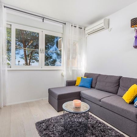 Sunny Studio Apartment With Balcony 리예카 외부 사진