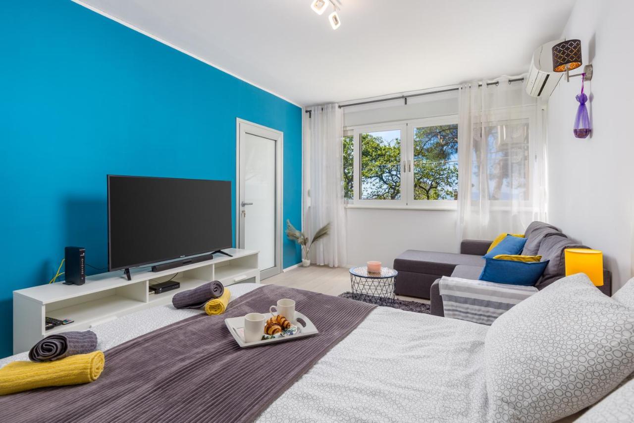 Sunny Studio Apartment With Balcony 리예카 외부 사진