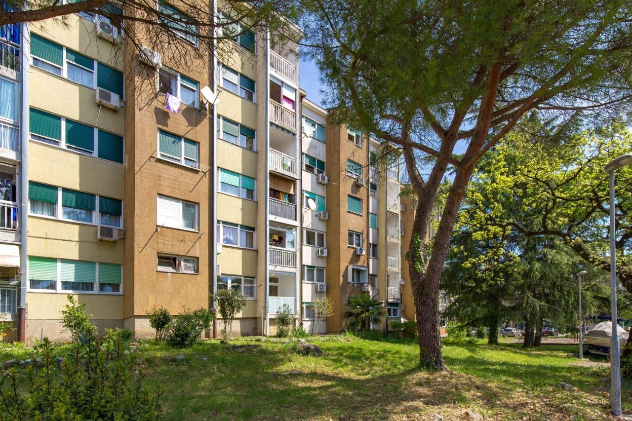 Sunny Studio Apartment With Balcony 리예카 외부 사진