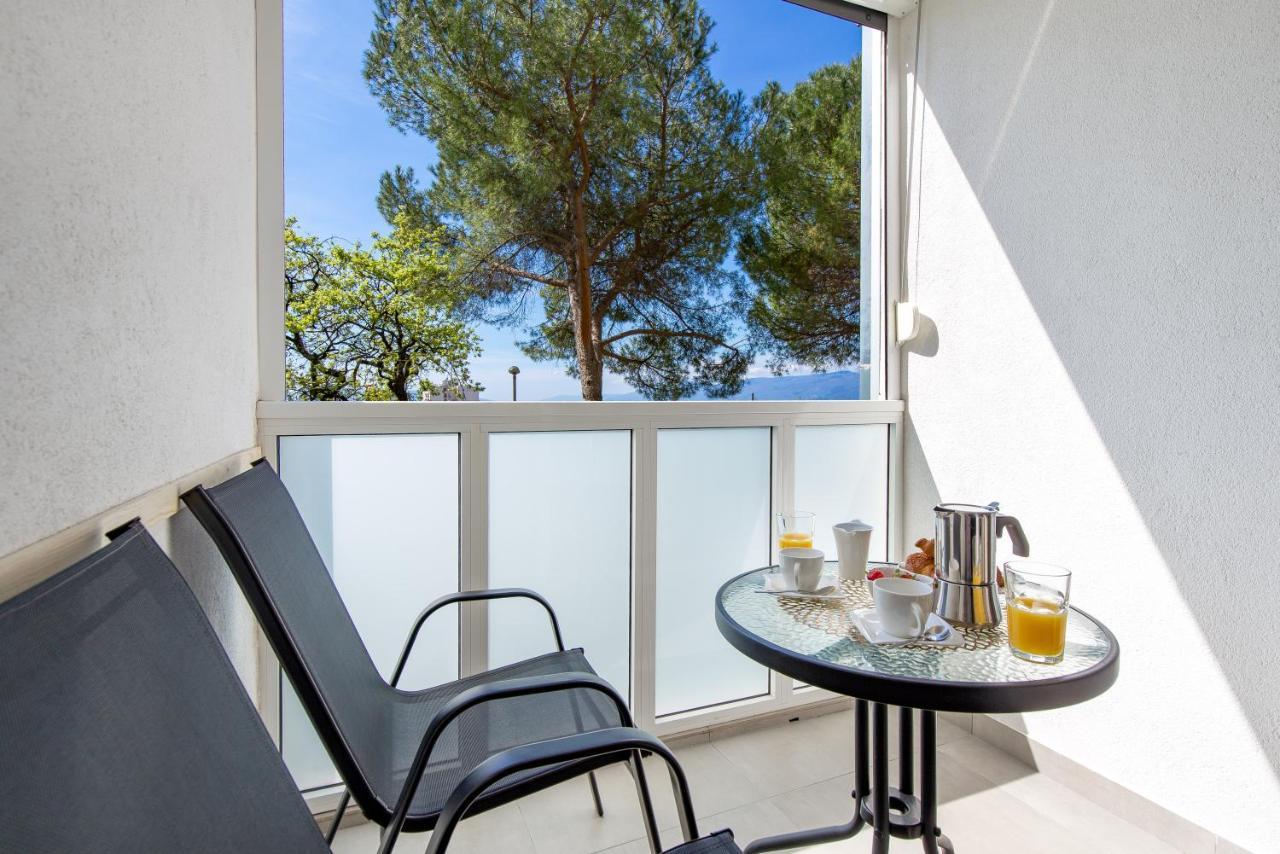 Sunny Studio Apartment With Balcony 리예카 외부 사진