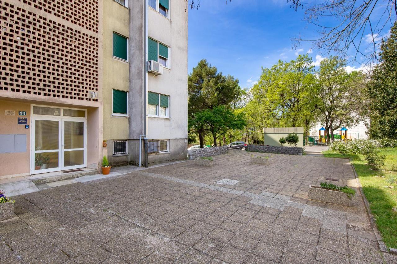 Sunny Studio Apartment With Balcony 리예카 외부 사진
